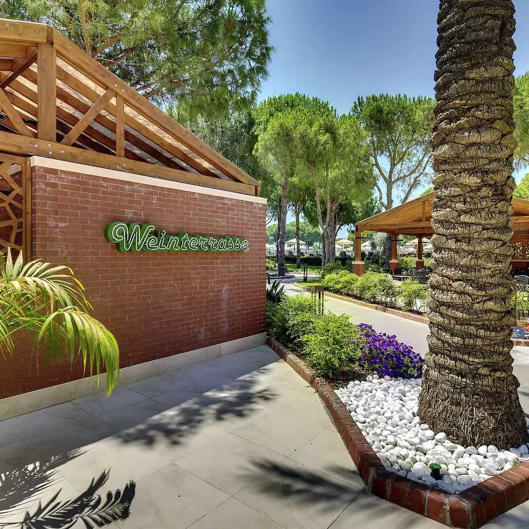 Robinson Nobilis Weinterrasse