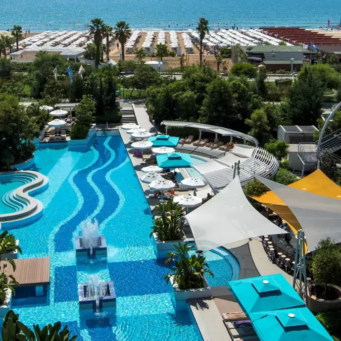 TUI BLUE Side Poollandschaft