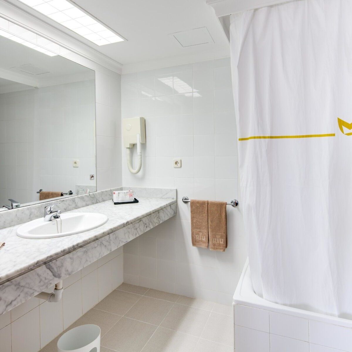 TUI KIDS CLUB Riu Oliva Beach Badezimmer